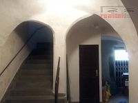 Městský dům v centru Jihlavy, 3NP, bydlení i komerce, volné prostory - Chodba 1NP, WC