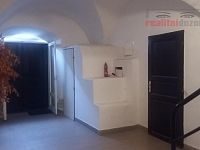 Městský dům v centru Jihlavy, 3NP, bydlení i komerce, volné prostory - Chodba, vstup do domu