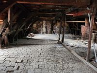 Městský dům v centru Jihlavy, 3NP, půda, sklep, komerce i bydlení, volné prostory - 20251002_113042.jpg