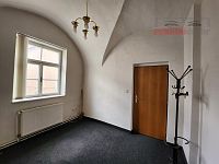 Městský dům v centru Jihlavy, 3NP, půda, sklep, komerce i bydlení, volné prostory - 20251002_121837.jpg