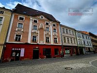 Městský dům v centru Jihlavy, 3NP, půda, sklep, komerce i bydlení, volné prostory