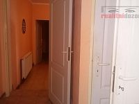 Městský dům v centru Jihlavy, 3NP, půda, sklep, komerce i bydlení, volné prostory - Chodba byt 3NP.jpg