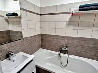 Pronájem zrekonstruovaného zařízeného bytu 2+kk se šatnou a sklepem Veverská Bítýška - 20251220_104800~2.jpg