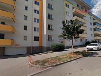 Nájem dvou parkovacích míst v Brně Žebětíně na ul. Sentická