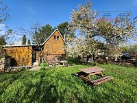 Pronájem oplocené zahrady s chatou, 941 m2, veškeré IS, udírna, k.ú. Bohunice - 20250423_170633_resized.jpg