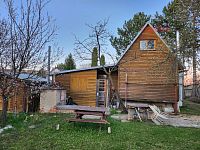 Pronájem oplocené zahrady s chatou, 941 m2, veškeré IS, udírna, k.ú. Bohunice - 20260407_192810.jpg