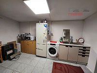 Pronájem oplocené zahrady s chatou, 941 m2, veškeré IS, udírna, k.ú. Bohunice - Kuchyňka vč. spotřebičů