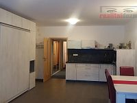 Říčky v O.h. - byt 49m2 + terasa 6 m2, kompletně vybavený, možnost koupě parkovacího místa - Pokoj s kk