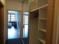 Říčky v O.h. - vybavený apartmán (byt) Orlické hory, 49m2 + terasa 6 m2 - chodba, pokoj