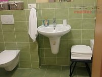 Říčky v O.h. - vybavený apartmán (byt) Orlické hory, 49m2 + terasa 6 m2 - koupelna.jpg