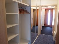 Říčky v O.h. - vybavený apartmán (byt) Orlické hory, 49m2 + terasa 6 m2 - vstup, chodba