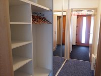 Říčky v O.h. - vybavený apartmán (byt) Orlické hory, 49m2 + terasa 6 m2 - vstup, chodba