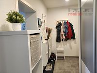 Nájem bytu 2kk 50 m2, perfektní stav, vybavený, vč. spotřebičů - Chodba