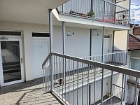Nájem bytu 2kk 50 m2, perfektní stav, vybavený, vč. spotřebičů - Vstup k bytům