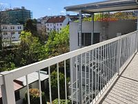 Nájem bytu 2kk 50 m2, perfektní stav, vybavený, vč. spotřebičů - Výhled z chodby