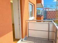Nájem bytu 1+kk s balkonem, šatnou a sklepem Brno – Žebětín,  výstavba Kamechy II., novostavba - balkon.jpg