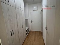 Nájem bytu 2kk + šatna, 56 m2 + balkon 6 m2, sklep 5 m2, kompletně zařízen, vč. park. stání - Chodba