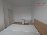 Nájem bytu 2kk + šatna, 56 m2 + balkon 6 m2, sklep 5 m2, kompletně zařízen, vč. park. stání - Ložnice vč. postele a matrací