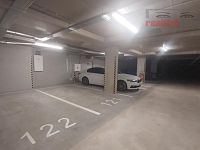 Nájem bytu 2kk + šatna, 56 m2 + balkon 6 m2, sklep 5 m2, kompletně zařízen, vč. park. stání - Parkování v garáži