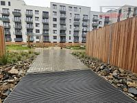 Nájem bytu 2kk + šatna, 56 m2 + balkon 6 m2, sklep 5 m2, kompletně zařízen, vč. park. stání - Zahrada u domu