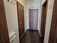 Pronájem bytu 1+kk s terasou, šatnou a sklepem Brno-Žebětín, ul. Sentická - 20260813_161949.jpg