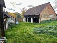 Dům k rekonstrukci s uzavřeným dvorem v obci Útěchovice - Fotka 5