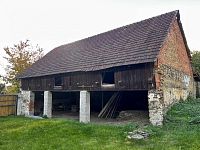 Dům s uzavřeným dvorem v obci Útěchovice u Hořepníka - Fotka 15