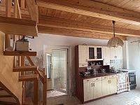 Nemovitost s uzavřeným dvorem v obci Metánov - Fotka 4