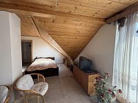 Nemovitost s uzavřeným dvorem v obci Metánov - Fotka 8