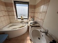 Nemovitost s uzavřeným dvorem v obci Metánov - Fotka 9