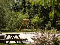 Prodej stavebního pozemku pro výstavbu rodinného domu. - Signature Kolovraty - developer GARTAL - dětské hřiště.jpg