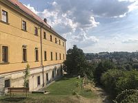 Ihned k nastěhování. Investiční 2+kk u Prahy 6. - Byty Tuchoměřice. Klášter.jpg