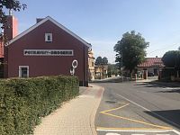 Ihned k nastěhování. Investiční 2+kk u Prahy 6. - Byty Tuchoměřice. Potraviny.jpg