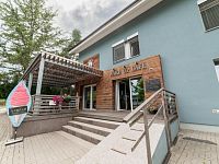 Nový rodinný byt 5+kk s prostornou terasou v novostavbě Zelené kaskády. - Novostavba Zelené kaskády Praha 9  Kavárna.jpg