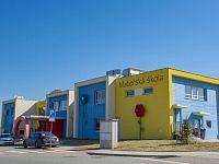 Nový rodinný byt 5+kk s prostornou terasou v novostavbě Zelené kaskády. - Zelené kaskády. Nové byty Praha 9. Developer GARTAL. Školka.jpg