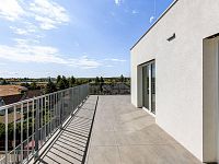 K nastěhování - Rodinný byt 4+kk s prostornou terasou v novostavbě Zelené kaskády. - 20250523_zelene_kaskady_020-Vylepšeno-OŠ.jpeg