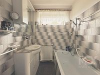 Prodej krásného rodinného domu v obci Roveň - photo-output_1.jpeg