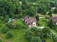 Prodej rodinného domu s velkou zahradou v obci Rybníček - dji_fly_20250611_103256_0358_1749631640726_photo.jpeg