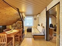 Prostorný rodinný dům 7+1 se zahradou ve Stěžerách - IMG_7747.jpeg