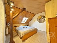 Prostorný rodinný dům 7+1 se zahradou ve Stěžerách - IMG_7754.jpeg