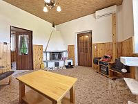 Prostorný rodinný dům 7+1 se zahradou ve Stěžerách - IMG_7769.jpeg