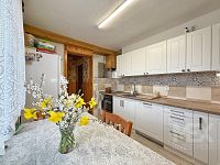 Prostorný rodinný dům 7+1 se zahradou ve Stěžerách - IMG_7835.jpeg