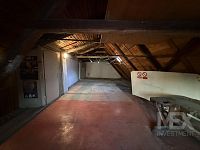 Rodinný dům s investičním potenciálem v centru Červeného Kostelce - IMG_9508.jpeg