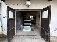 Rodinný dům s investičním potenciálem v centru Červeného Kostelce - IMG_9511.jpeg