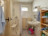 Prodej zachovalého rodinného domu v Červeném Kostelci v klidné lokalitě - IMG_9660.jpeg