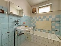 Prodej zachovalého rodinného domu v Červeném Kostelci v klidné lokalitě - IMG_9682.jpeg