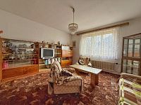 Prodej rodinného domu v klidné ulici v obci Holohlavy - IMG_9943.jpeg