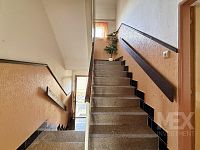 Prodej rodinného domu v klidné ulici v obci Holohlavy - IMG_9946.jpeg