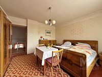 Prodej rodinného domu v klidné ulici v obci Holohlavy - IMG_9951.jpeg