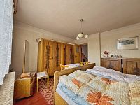 Prodej rodinného domu v klidné ulici v obci Holohlavy - IMG_9952.jpeg